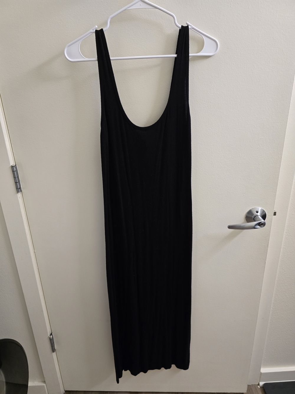 Forever 21 Black Sleeveless Midi Dress